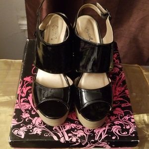 Qupid Patent leather wedges